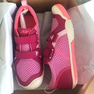 Plae Shoes - Girl - Size 4 - TY - BRAND NEW